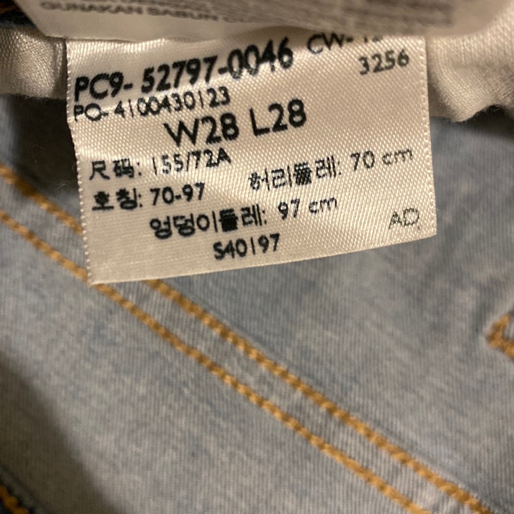 Levis - Picture 4 of 4